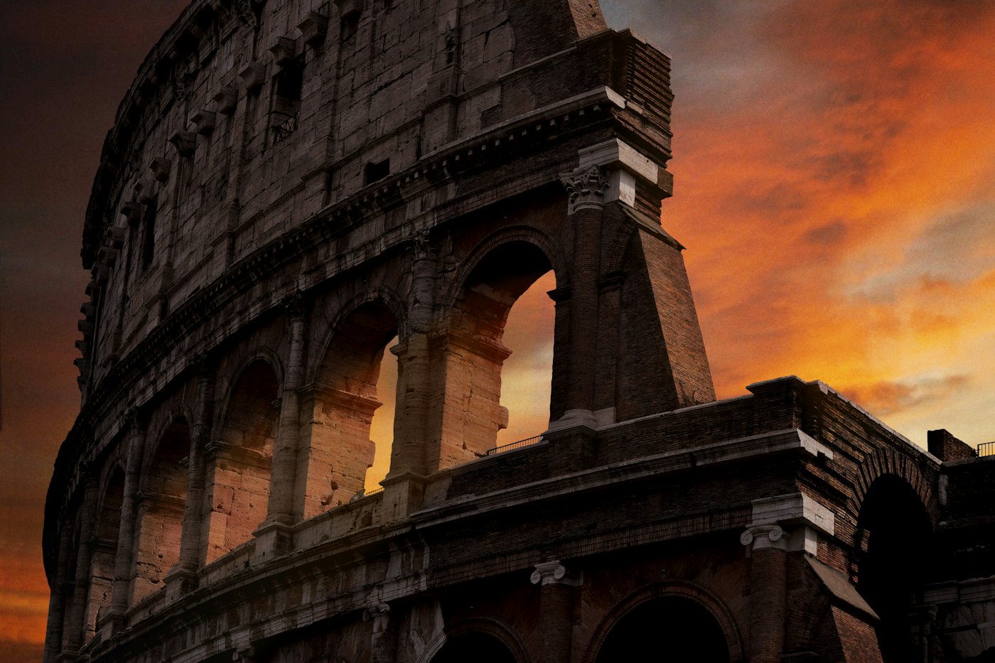 Coliseu em Roma ao pôr do sol